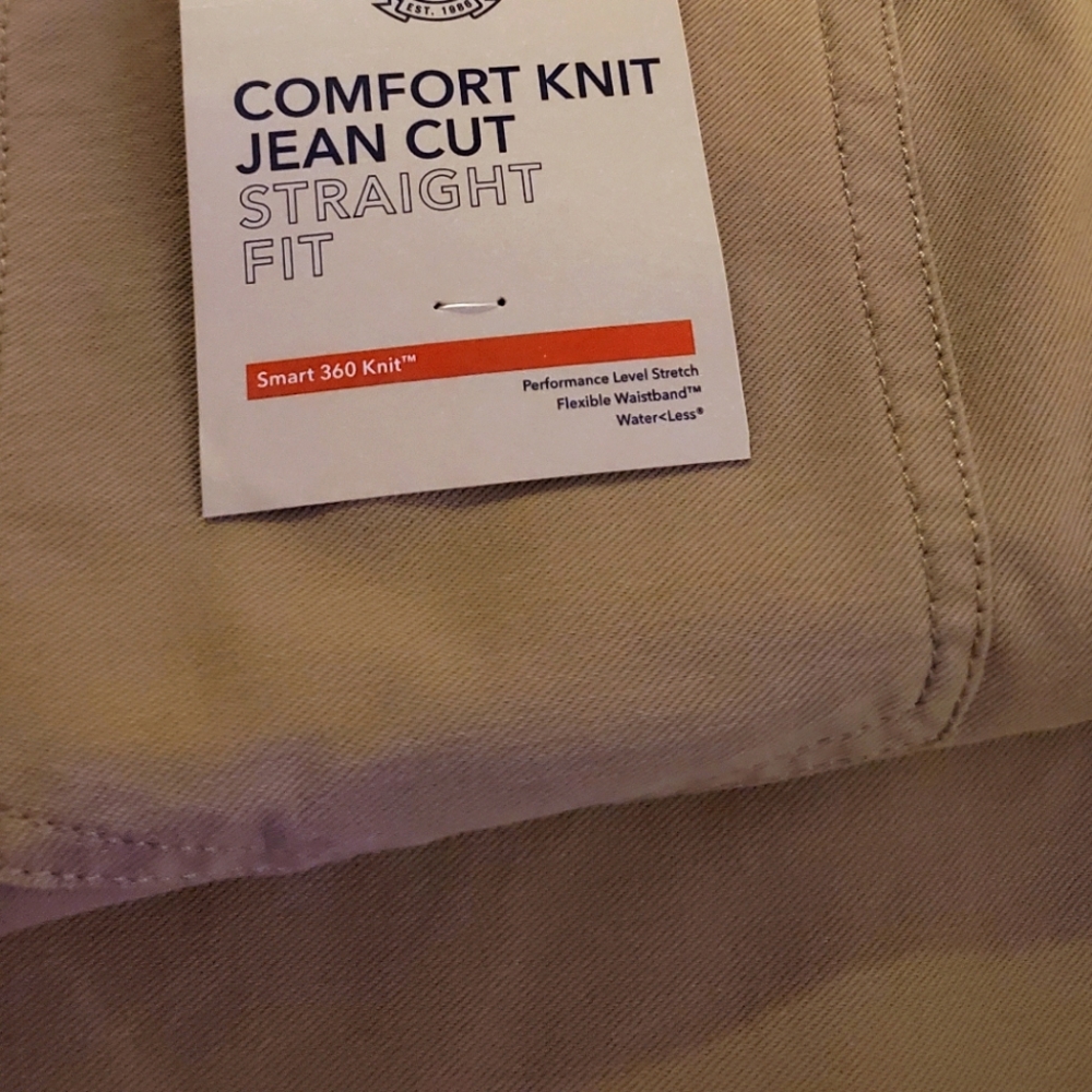 Brand new men's dockers dress pants size 34x32